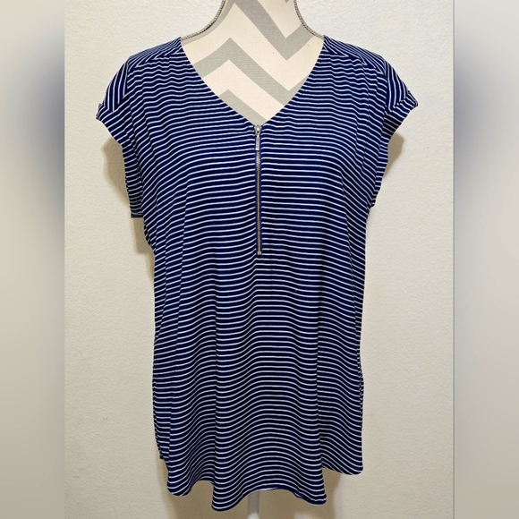 EXPRESS Blue White Striped V-neck Blouse Short Sleeve Size Large - Picture 2 of 10